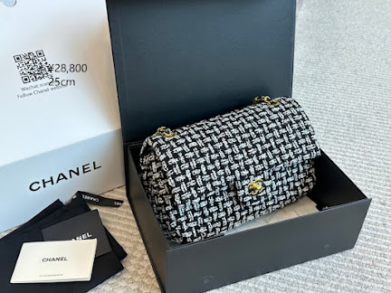 Monochrome tweed shoulder bag